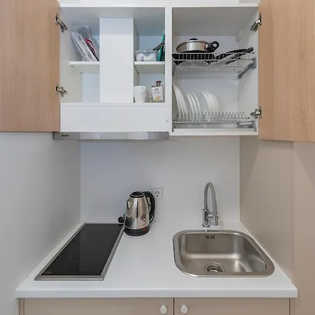 Avenue Apartment *